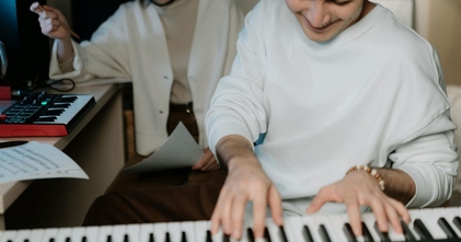 Casting tastierista tra i 15 e i 22 anni musicisti per tastierista per teen band REC House Italia