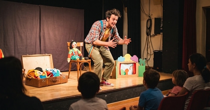Casting attori uomini tra 23 e 37 anni per spettacoli di teatro ragazzi a Torino Bologna e Catania
