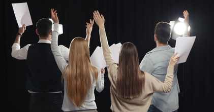 RICERCA ATTORI E ATTRICI, ASSISTENTI DI REGIA, ASSISTENTI DI PRODUZIONE, INSEGNANTI DI TEATRO