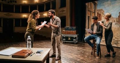 Casting attori e attrici età scenica tra i 24 e i 40 anni per produzioni Teatro Europeo Plautino