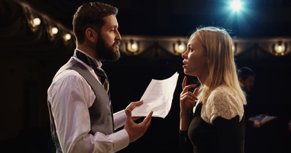 Casting attori e attrici tra i 30 e i 40 anni per spettacoli interattivi comici di cena con delitto