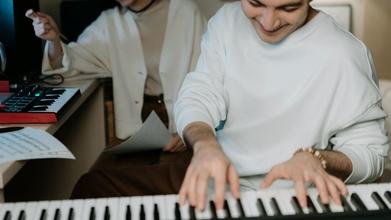 Casting tastierista tra i 15 e i 22 anni musicisti per tastierista per teen band REC House Italia