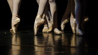 Casting ballerini/e tra i 8 e i 85 anni per uno spot pubblicitario retribuito