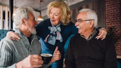 Casting comparse e figurazioni speciali uomini e donne tra i 65 e i 80 anni per film