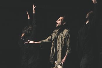 Se selezionano candidati (ragazzi e ragazza dai 22 ai 32 anni) per compagnia teatrale itinerante di Milano