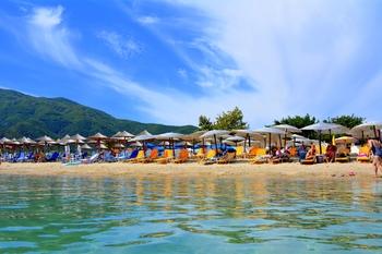 Si cercano Coreografi/e, Ballerini/e, Performer, Comici, Attori, Cantanti, Musicisti, Acrobati per villaggi turistici in Italia e all’Estero