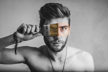Si selezionano attrice (25/35 anni) e attore (28/38 anni) per spettacolo teatrale a Roma
